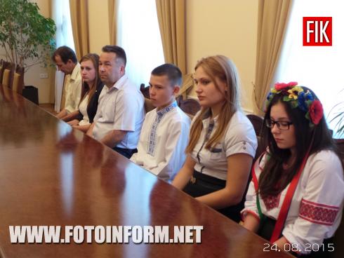24 августа 2015 года в помещении Кировоградской областной государственной администрации состоялось торжественное вручение самого главного документа, который удостоверяет личность и подтверждает гражданство Украины.