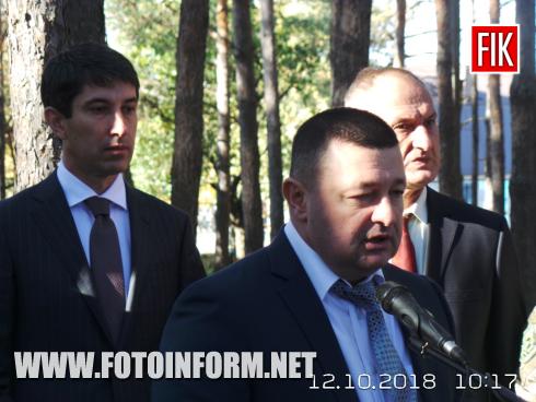 Сьогодні, 12 жовтня, у Кіровоградському обласному госпіталі для ветеранів війни відбулося урочисте відкриття пам’ятного знаку на честь воїнів, що загинули за Україну.