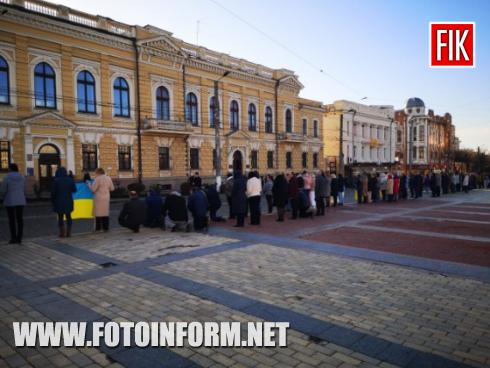 В обласному центрі сьогодні, 30 жовтня, містяни віддали останню шану своєму земляку, який загинув, захищаючи Україну від російських окупантів. Кропивничани попрощались із солдатом Андрієм Дьяковим.