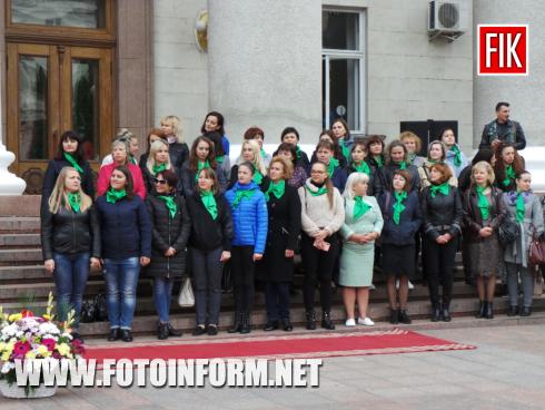 Сьогодні, 21 вересня, у місті Кропивницький на площі біля міськради розпочалося урочисте відкриття свята з нагоди 265-ї річниці заснування міста, повідомляє FOTOINFORM.NET 