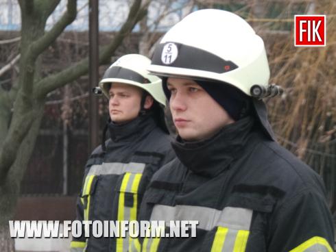 Сьогодні, 13 грудня, у місті Кропивницький відбулась урочиста церемонія покладання квітів до пам’ятного знаку «Жертвам Чорнобиля», повідомляє FOTOINFORM.NET
