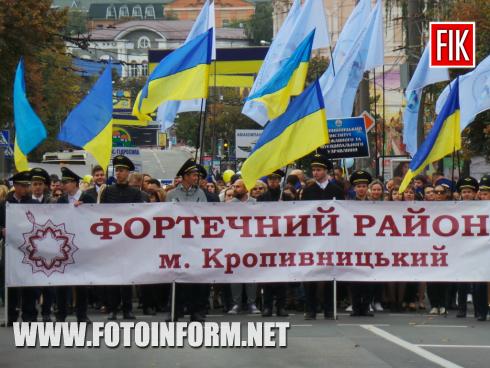 По вулиці Велика Перспективна , що у місті Кропивницький відбулася святкова хода громадськості Подільського та Фортечного районів, повідомляє FOTOINFORM.NET
