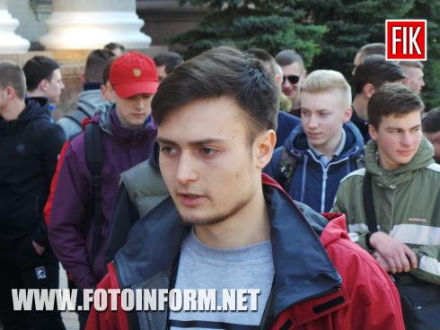 Сьогодні, 19 березня 2019 року, кропивничани знову зібралися біля міськради та провели мітинг на підтримку ФК «Зірка».