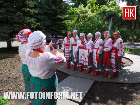 Сьогодні, 18 травня, в Кіровоградській обласній філармонії відбулося відкриття ХХVІІІ Всеукраїнського фестивалю-конкурсу вокально-хорового мистецтва «Калиновий спів», повідомляє FOTOINFORM.NET