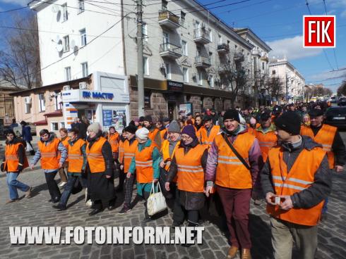 Сьогодні, 13 березня, у місті Кропивницький відбувається хода працівників комунальних підприємств ЖКГ, повідомляє FOTOINFORM.NET.