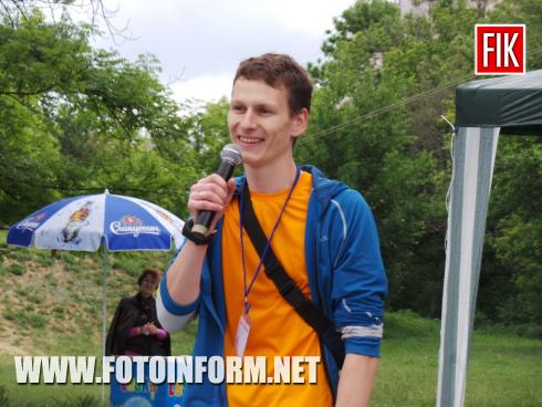 Зараз у Кропивницькому на Фортечних валах офіційно відкрили біговий проект - Kropyvnytskyi Half Marathon-2017. 