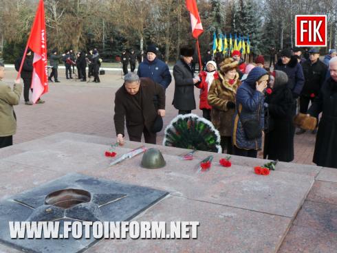 Сьогодні, 8 січня, у місті Кропивницькийі з нагоди 76-річниці визволення міста на Меморіальному комплексі Фортечні вали представники міського осередку ПП «Ліва опозиція» провели свої урочисті заходи.