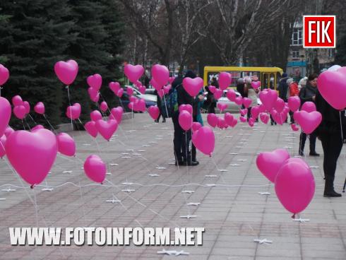 Сьогодні, 14 лютого, у Кропивницькому святкують День св. Валентина. Закохані обмінються подарунками, квітами, традиційними «валентинками» та поцілунками.