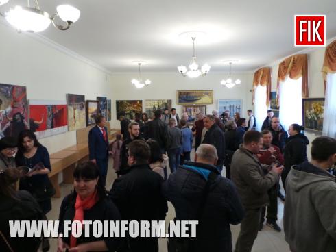 Сьогодні, 20 квітня , у Кропивницькому в галереї «Єлисаветград» відкрилася – виставка одного з найяскравіших художників України, знаного в світі киянина Андрія Кулагіна «Пишу как дышу», повідомляє FOTOINFORM.NET