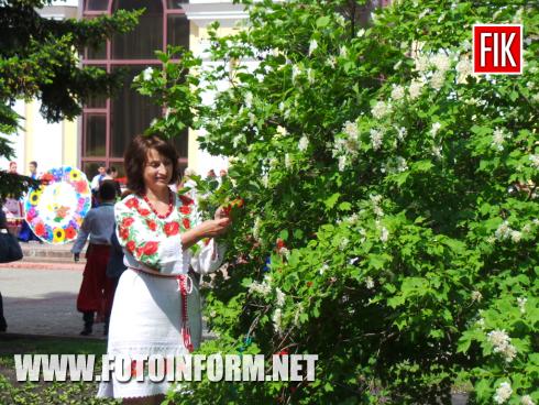 Сьогодні, 18 травня, в Кіровоградській обласній філармонії відбулося відкриття ХХVІІІ Всеукраїнського фестивалю-конкурсу вокально-хорового мистецтва «Калиновий спів», повідомляє FOTOINFORM.NET