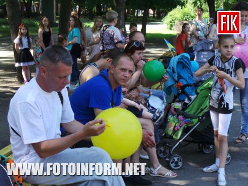 Сьогодні, 1 червня 2019 року, у місті Кропивницький у Ковалівському парку відбулася акція «Місто в пелюшках», повідомляє FOTOINFORM.NET