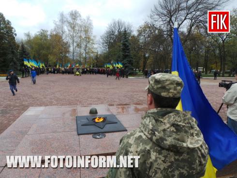 Cьогодні, 26 жовтня, у Кропивницькому на меморіальному комплексі «Фортечні вали» з нагоди 74-ї річниці визволення України від нацистських загарбників відбулося урочисте покладання квітів до Вічного вогню.