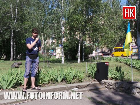Сьогодні, 28 червня на площі Дружби народів активісти Руху Опору Капітуляції провели Віче до Дня Конституції, повідомляє FOTOINFORM.NET