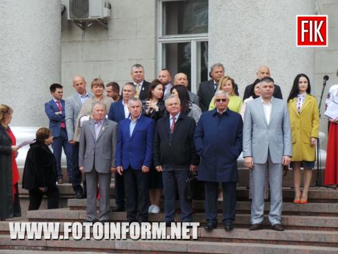 Сьогодні, 21 вересня, у місті Кропивницький на площі біля міськради розпочалося урочисте відкриття свята з нагоди 265-ї річниці заснування міста, повідомляє FOTOINFORM.NET 