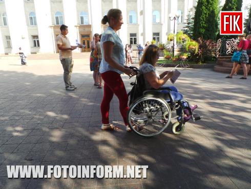 Сьогодні, 28 серпня, у місті Кропивницький презентували інформаційні таблиці з QR-кодами до історичних та архітектурних пам’яток обласного центру, повідомляє FOTOINFORM.NET