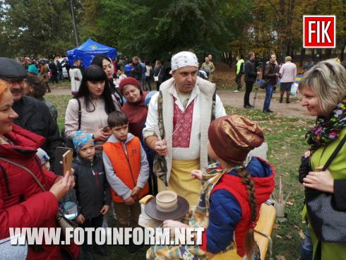 Зараз у місті Кропивницький відбуваються святкові заходи, які присвячені Дню захисника України, повідомляє FOTOINFORM.NET