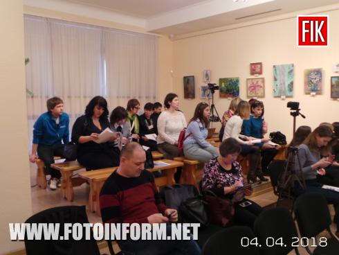 Традиційно аукціон проходить у Кіровоградському обласному художньому музеї напередодні Великодня. 
