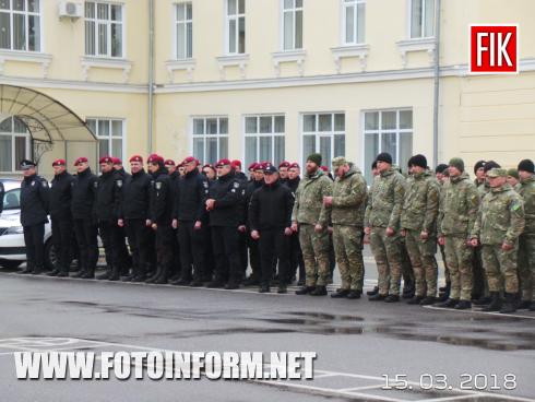Сьогодні, 15 березня, у Головному управлінні Національної поліції в Кіровоградській області відбудулися урочисті заходи з нагоди вручення нових автомобілів територіальним підрозділам поліції та відзначення Дня українського добровольця. 