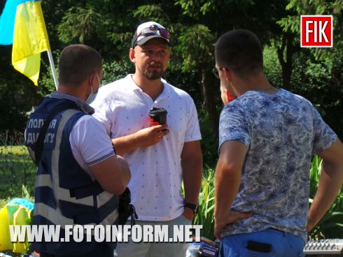 Сьогодні, 28 червня на площі Дружби народів активісти Руху Опору Капітуляції провели Віче до Дня Конституції, повідомляє FOTOINFORM.NET