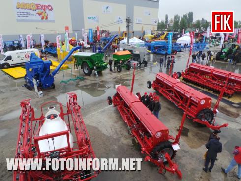 Сьогодні, 30 вересня 2020 року, у Кропивницькому відкрилася Міжнaроднa aгропромисловa вистaвкa «АгроЕкспо-2020», якa є нaйбільшою в Укрaїні. Виставка триватиме чотири дні.