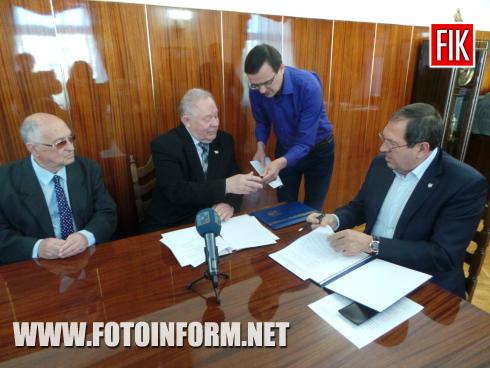 Сьогодні у міськраді відбулось підписання меморандумів про взаємодію між Кіровоградською міською радою та радою Кіровоградської міської організації ветеранів України та Кіровоградською міською організацією Української спілки ветеранів Афганістану.