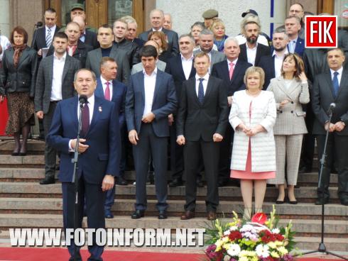 Сьогодні, 21 вересня, у місті Кропивницький на площі біля міськради розпочалося урочисте відкриття свята з нагоди 265-ї річниці заснування міста, повідомляє FOTOINFORM.NET 
