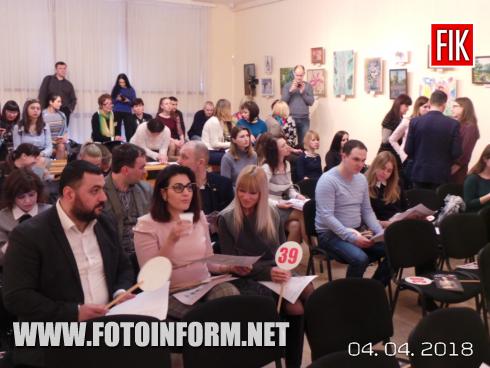 Традиційно аукціон проходить у Кіровоградському обласному художньому музеї напередодні Великодня. 