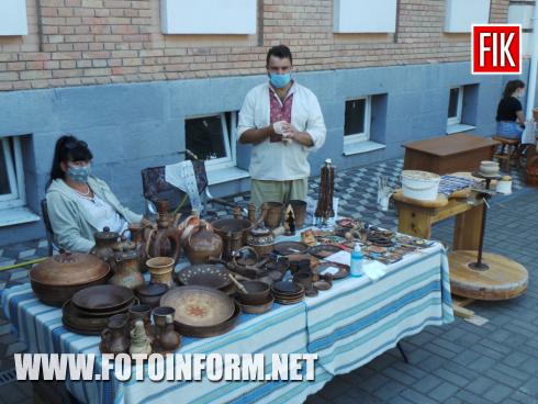 Сьогодні, 19 серпня, у місті Кропивницький на території регіональної торгово-промислової палати проходить медовий ярмарок, повідомляє FOTOINFORM.NET