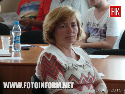 Наш мзр должен быть... красивым, загорелым, мужчиной, женщиной. А может быть умным, образованным, опытным руководитем с видением перспектив, таким который умеет слушать.