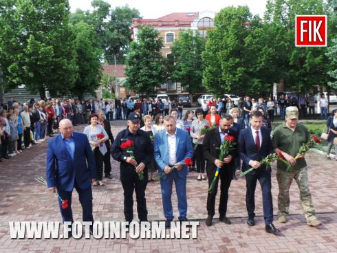 Сьогодні, 22 травня, у місті Кропивницький на площі біля пам’ятника Т.Г.Шевченку відбувся урочистий мітинг, повідомляє FOTOINFORM.NET