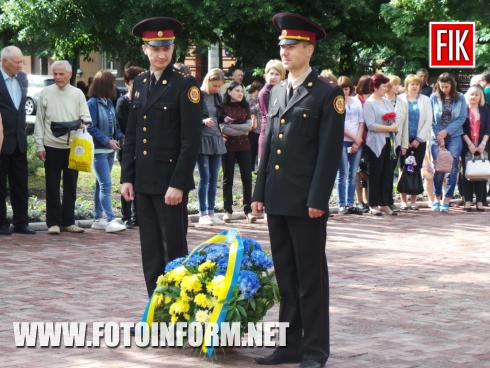 Сьогодні, 22 травня, у місті Кропивницький на площі біля пам’ятника Т.Г.Шевченку відбувся урочистий мітинг, повідомляє FOTOINFORM.NET