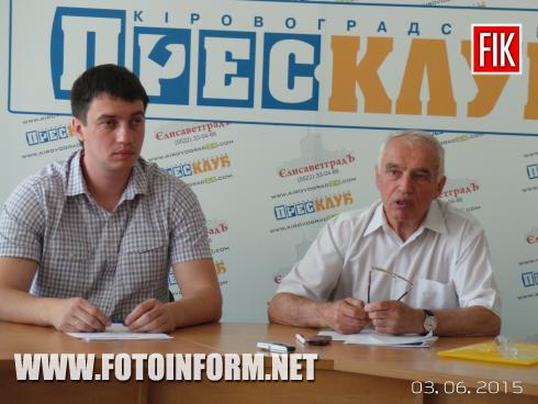 Сегодня в Кировоградском пресс-клубе реформ состоялась пресс-конференция руководителей фракций "Батькивщина" в Кировоградском областном совете и городском совете Виктора Окаевича и Павла Топчия.