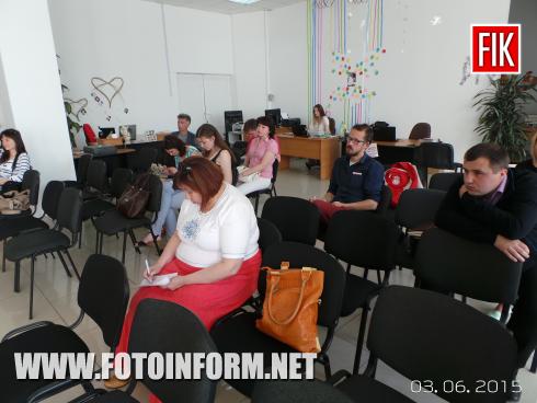 Сегодня в Кировоградском пресс-клубе реформ состоялась пресс-конференция руководителей фракций "Батькивщина" в Кировоградском областном совете и городском совете Виктора Окаевича и Павла Топчия.